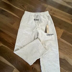 Essentials Light oat XS sweats